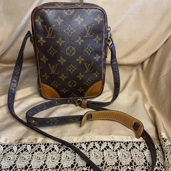 Louis Vuitton Amazone Monogram Brown Unisex Bag - Picture 4 of 10
